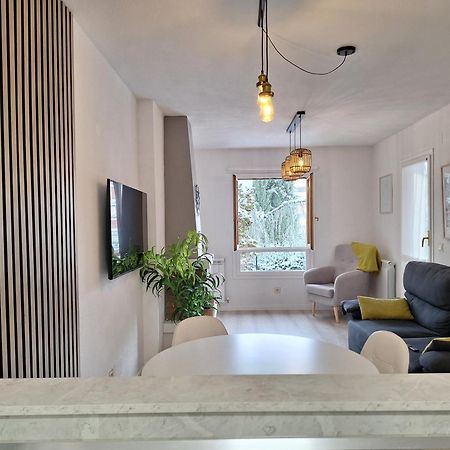 Acogedor Apartamento Con Piscina Compartida Y Opcion A Parking Jaca Eksteriør bilde